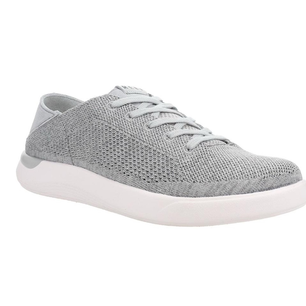 Reef Knit Low-Top Sneakers in Light Gray and White